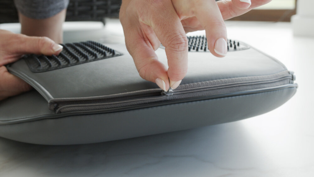 Poduszka masujaca MEDIVON Comfort Shiatsu przed komputerem