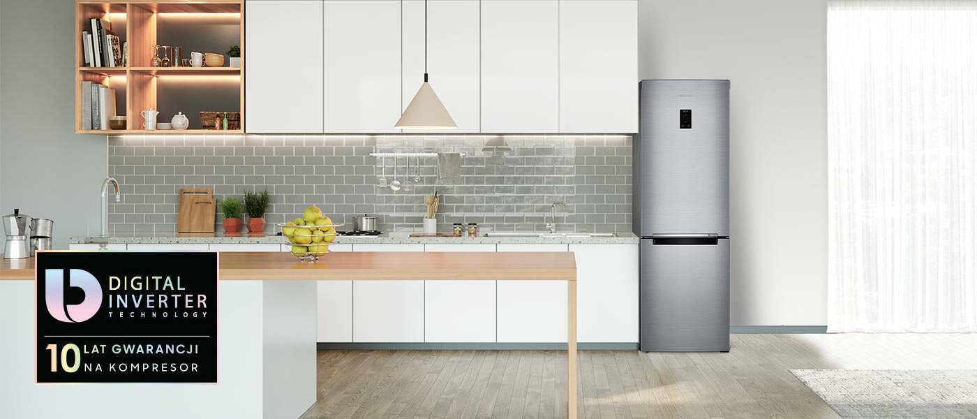 Biało-szaro-sosnowa kuchnia i lodówka Samsung w kolorze szczotkowanej stali nierdzewnej