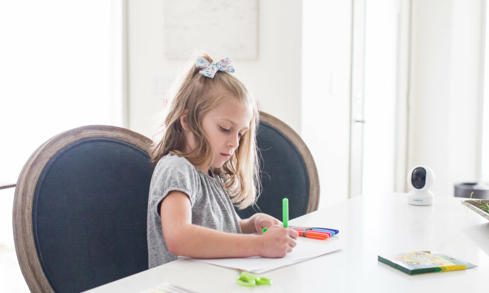 kamera REOLINK E1 Zoom dziecko