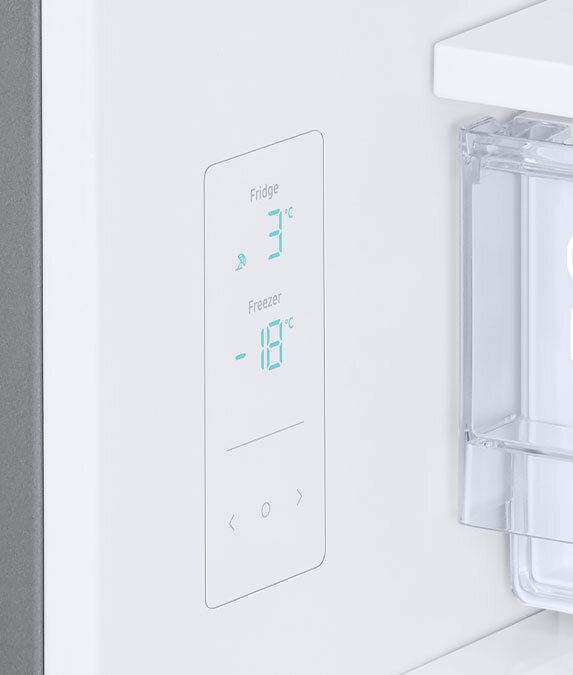 Wewnętrzny panel sterowania pokazuje temperaturę w zamrażarce i chłodziarce