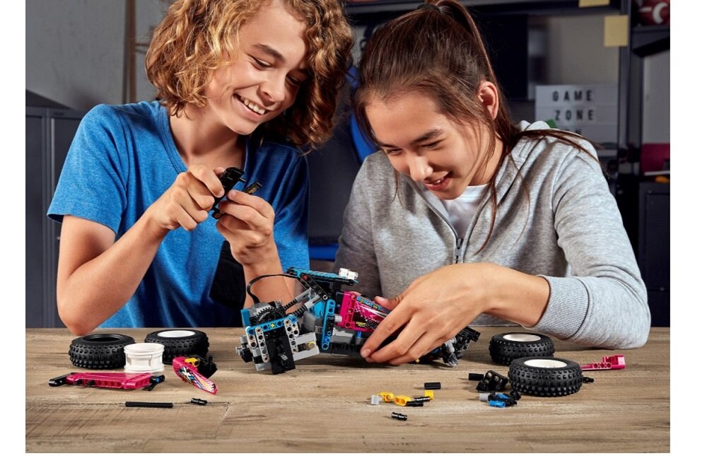 LEGO Technic Łazik terenowy 42124 Składa się z realistycznie poruszających się mechanizmów wprowadzenie do świata inżynierii Konstrukcja zdalnie sterowane samochodziki