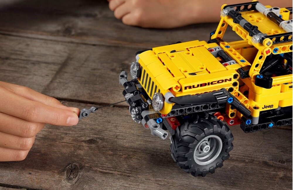 LEGO Technic Jeep Wrangler 42122 Przybliżenie zagadnień związanych z inżynierią kreatywna zabawa nauka poprzez zabawę