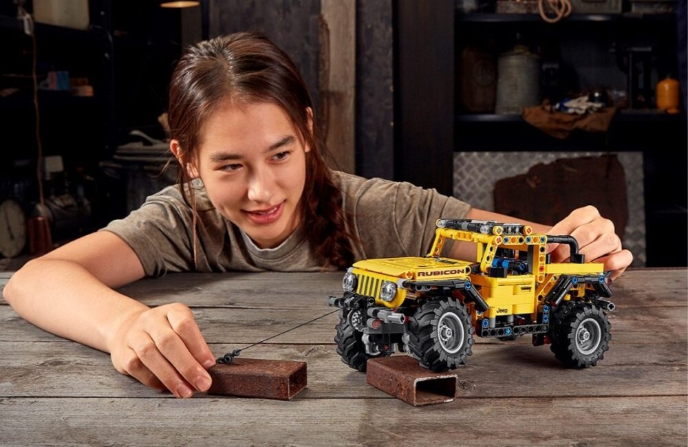 LEGO Technic Jeep Wrangler 42122 Zabawa napędzana wyobraźnią nie zawiera żadnych elementów elektronicznych