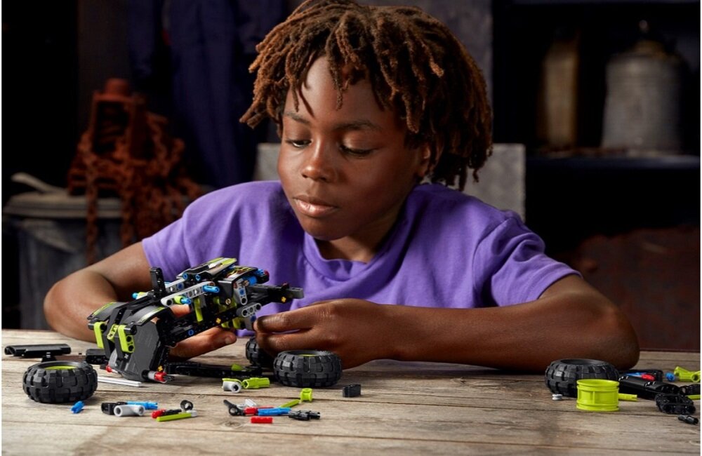 LEGO Technic Monster Jam Grave Digger 42118 Idealny prezent dla fanów monster trucków