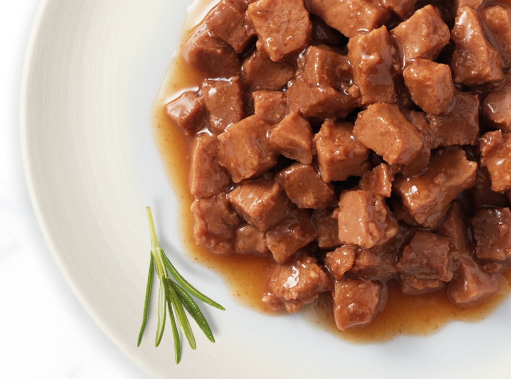 Karma dla kota GOURMET Gold Łosoś i kurczak 85 g tabelka ze składem składniki analityczne dodatki dietetyczne