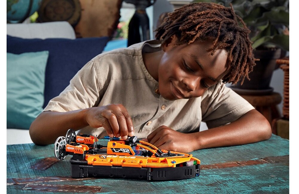 LEGO Technic Poduszkowiec ratowniczy 42120 tworzenie interesujących historii pobudza wyobraźnię