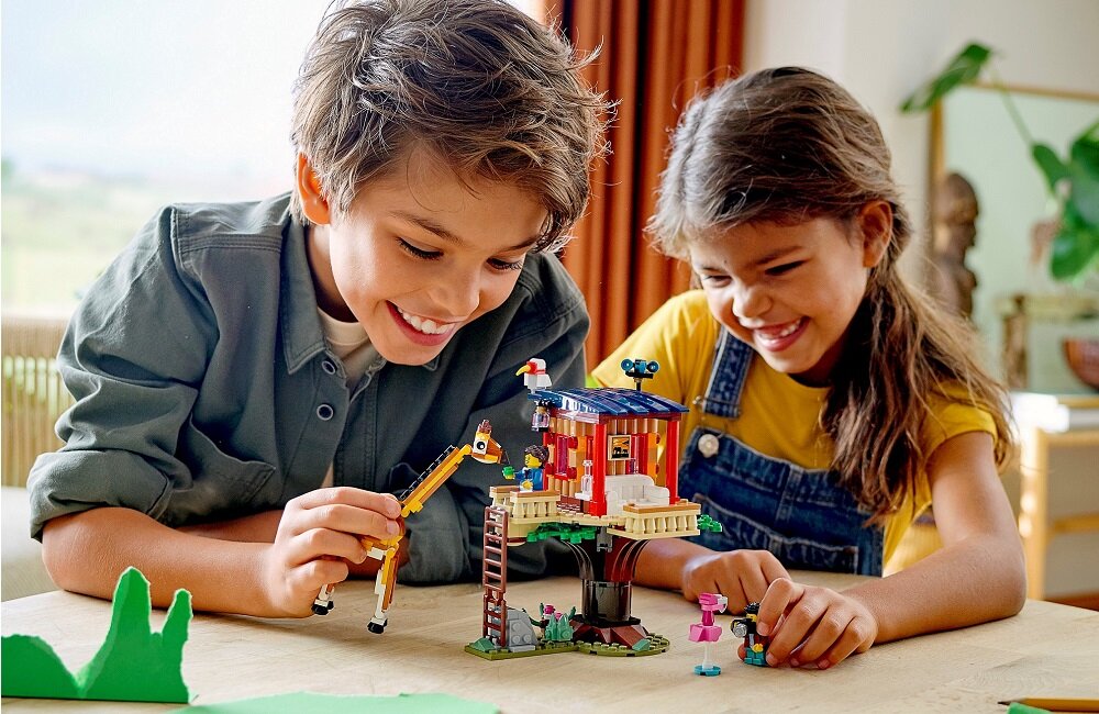 LEGO Creator Domek na drzewie na Safari 31116 emocjonujące role podróżników na afrykańskiej sawannie niebywała konstrukcja