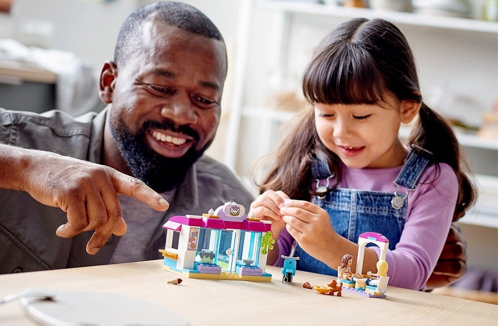 LEGO Friends Piekarnia w Heartlake City 41440 ciekawe detale rozwijanie umiejętności wiele szczegółów dla dzieci od 4 roku życia