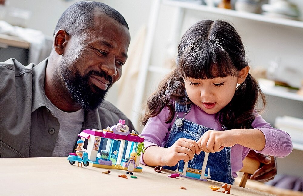 LEGO Friends Piekarnia w Heartlake City 41440 klocki przeszły też wiele gruntownych testów wytrzymałościowych