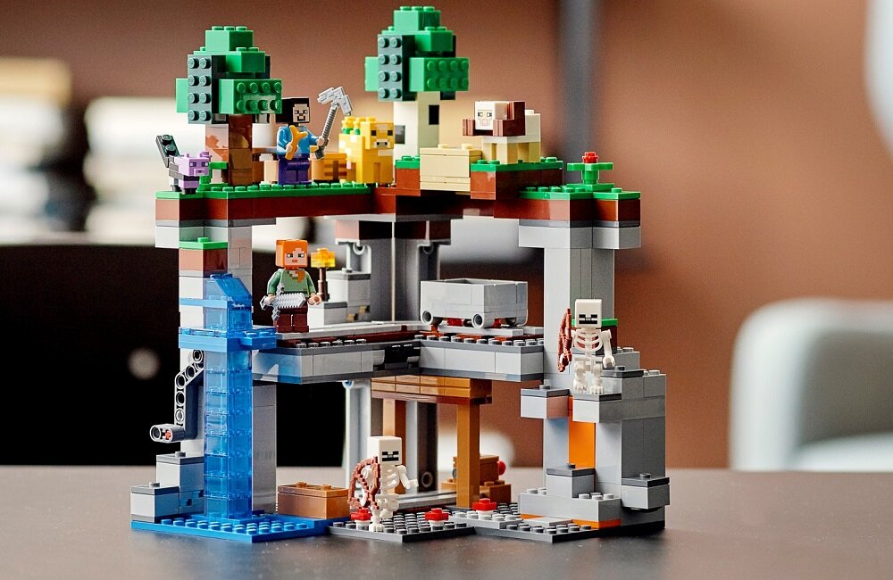 LEGO Minecraft Pierwsza przygoda 21169 Przenosi dzieci w świat gry Minecraft populatne postacie