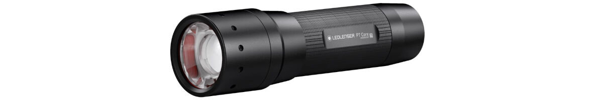 Latarka LEDLENSER P7 Core, funkcjonalnością, imponującą, trwałego, solidnego, na białym tle latarka frontem prawo skos