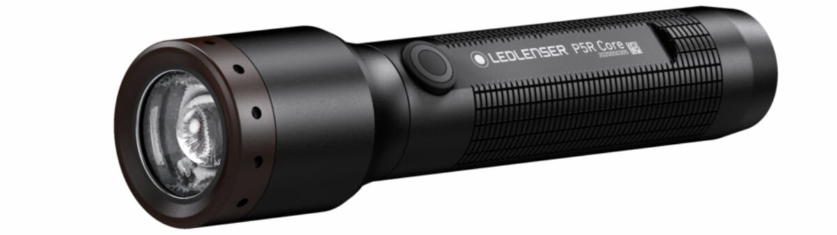 Latarka LEDLENSER P5R Core, strumień, zasięg, majsterkowanie, narzędzie, na białym tle latarka od frontu prawo skos