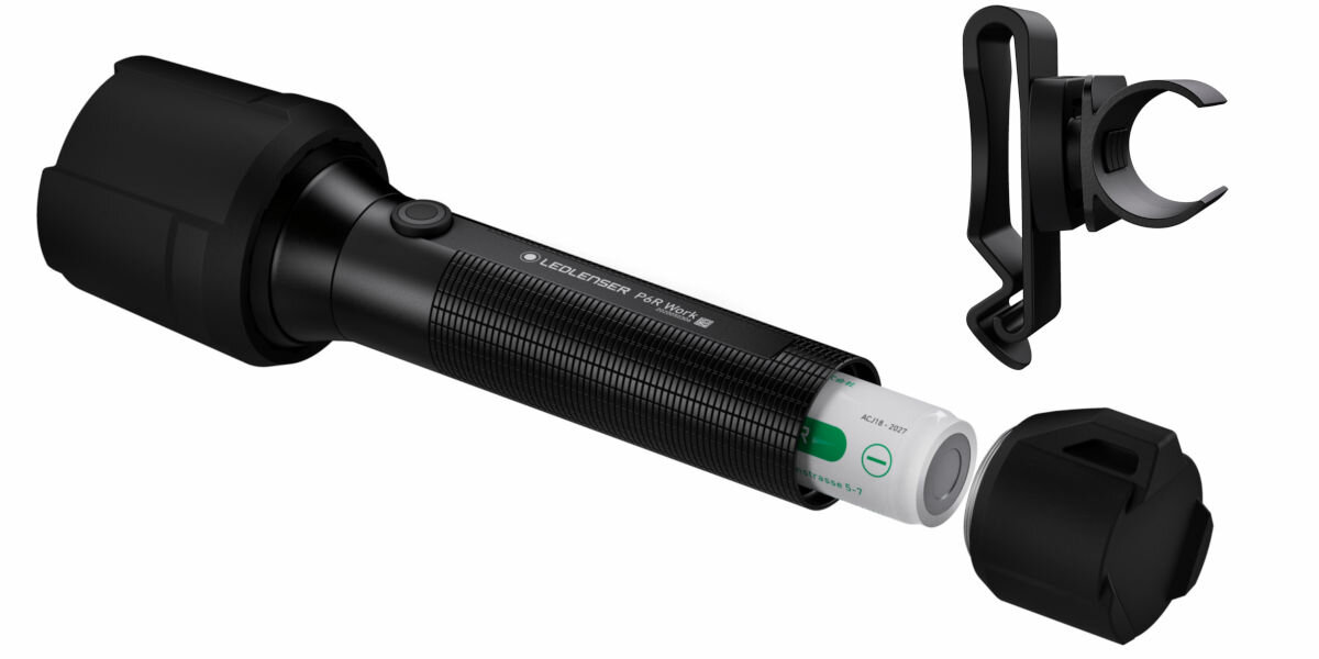 Latarka LEDLENSER P6R Work , akumulator, praca, tryby, energia, na białym tle latarka z otwartym wejściem na baterie oraz uchwyt