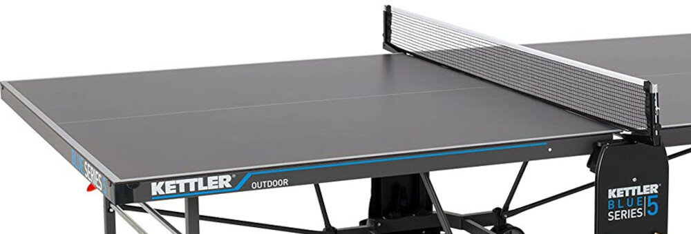 Stół do ping ponga KETTLER Outdoor K5 do użytku zewnętrznego materiały odporne na warunki atmosferyczne i częściową na uderzenia solidna stalowa rama z profilu 50 mm blat stołowego z panelu z żywicy melaminowej o grubości 5 mm kompensacja nierówności do 30 mm wykończenie w postaci powłoki przeciwodblaskowej