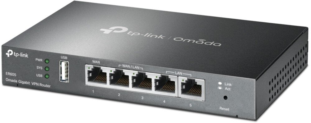 Router TP-LINK TL-ER605 Obraz przedstawia router sieciowy z pięcioma portami Ethernet, portem USB i trzema diodami LED. Obok portów znajduje się przycisk resetowania. Obudowa urządzenia jest metalowa, z widocznym logo producenta, opis