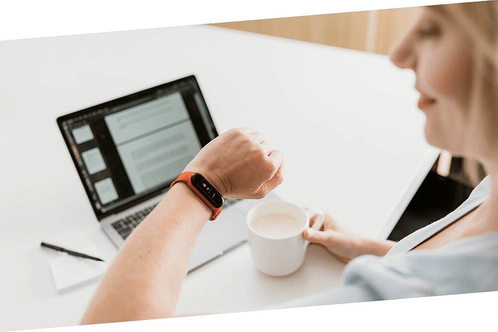 Smartband AMAZFIT Band 5 ekran bateria pasek koperta ładowanie pomiar tętno puls krew tlen sen spanie sport ćwiczenia zdrowie