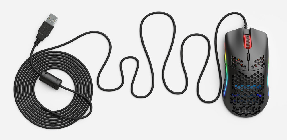GLORIOUS PC Gaming Race Model O- elastyczny kabel dwóch metrów oplot o ciasnym splocie typu paracord Glorious Model O- - mysz z kablem o długości 2m na białym tle