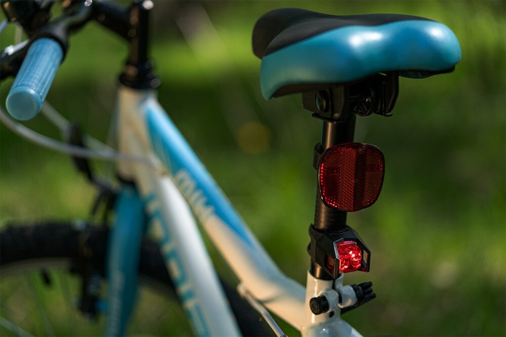 Zestaw lampek rowerowych VÖGEL BL101 baterie ladowanie zywotnosc czas pracy wkaznik slabej baterii ladowania przewod microusb