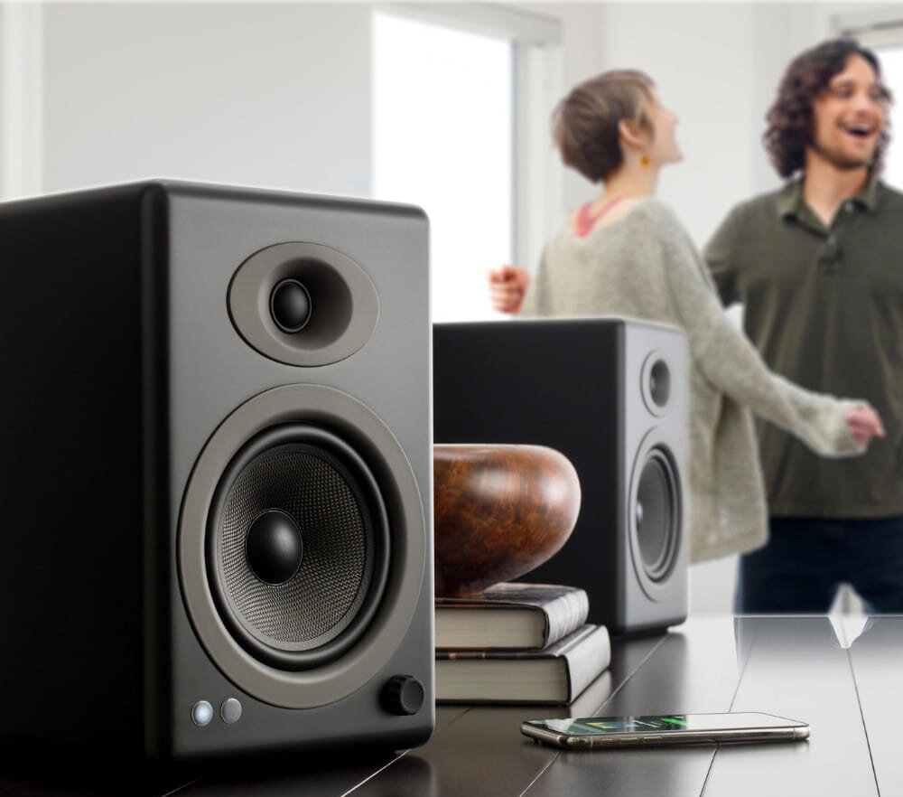 Kolumny głośnikowe AUDIOENGINE A5+ BT dźwięk bezprzewodowy kompatybilnośc aplikacja urządzenie brzmienie