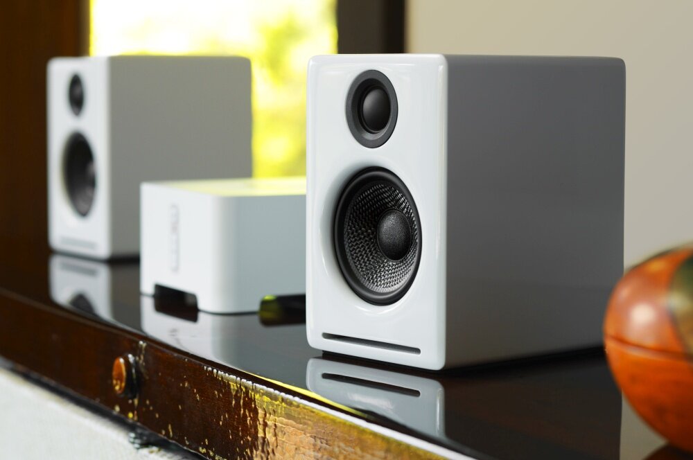 Kolumny głośnikowe AUDIOENGINE A2+ brzmienie bezprzewodowe łącze złącza dźwięk wszechstronność obsługa instalacja design jakość wykonanie opakowanie zestaw