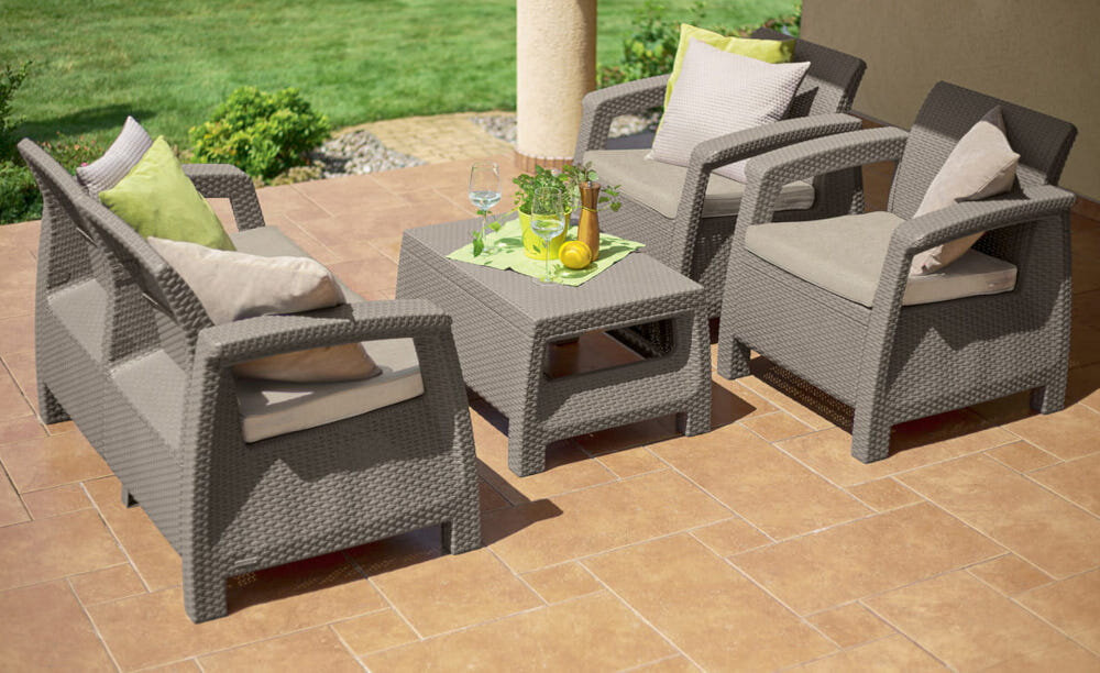 Stolik ogrodowy KETER Corfu 241722 Cappuccino aktualne trendy modowe tradycyjna klasyczna stylistyka ogrodowa wysoka odporność na skrajne warunki atmosferyczne