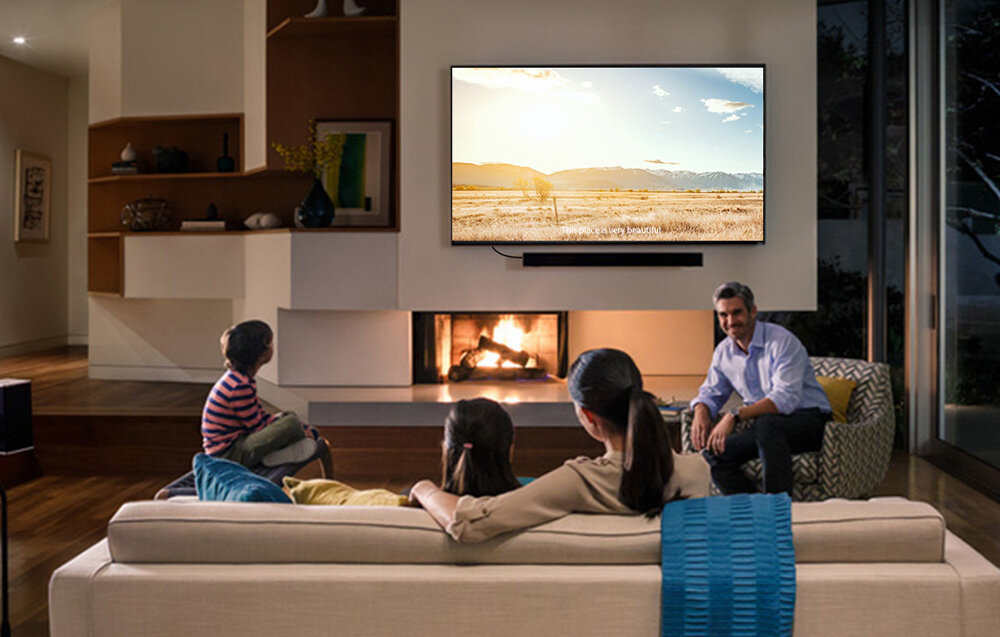 UGREEN HD135 HDMI-HDMI UGREEN HD135 rozdzielczości do 8K filmy, seriale lub transmisje sportowe detale i dynamikę scen - salon z rodziną i telewizorem