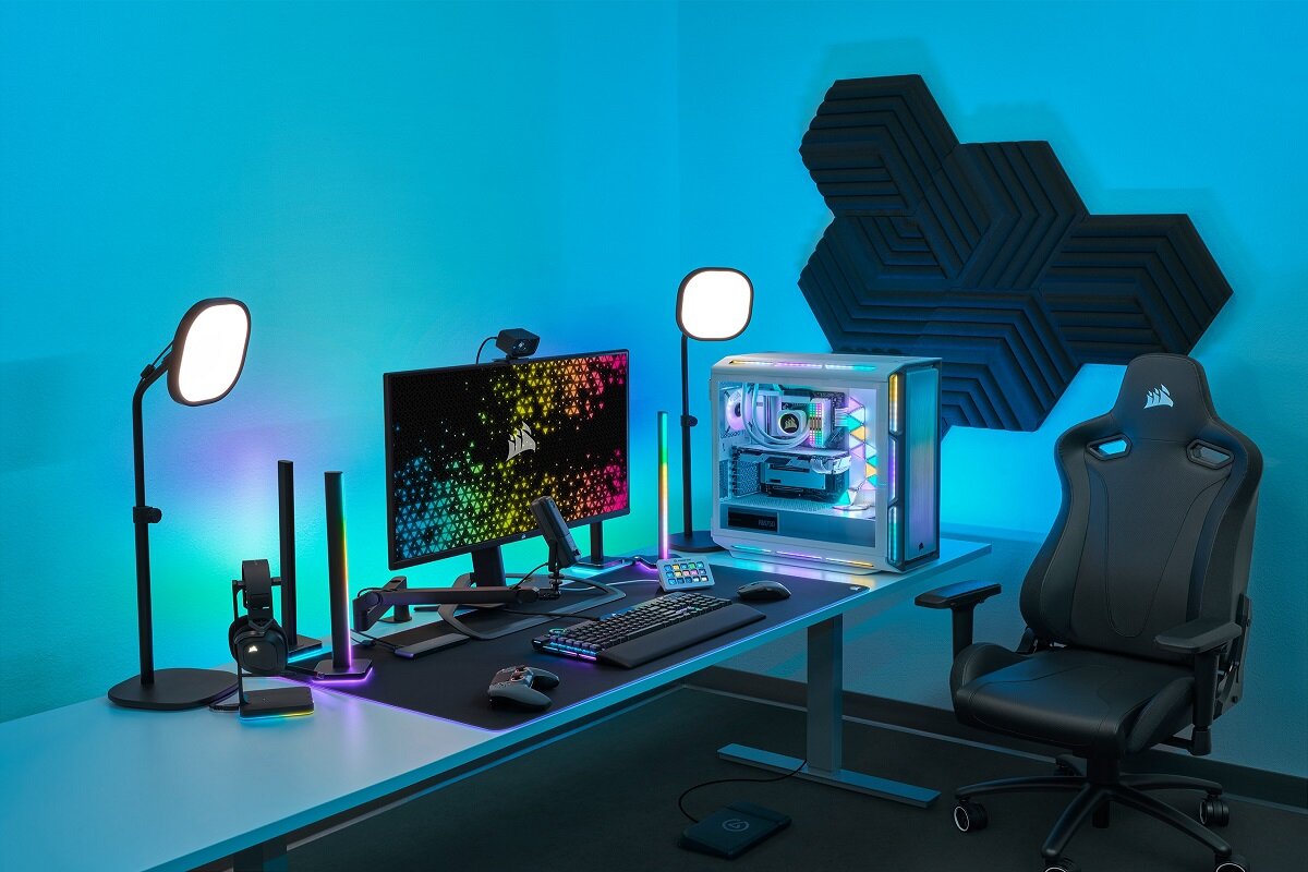 Podkładka CORSAIR MM700 RGB Extended Perfekcyjna podkładka gamingowa komfort stylu gaming Powierzchnia użytkowa Trwałość Proste rozwiązania podświetlenie RGB Odporność na wilgoć Antypoślizgowe wykończenie