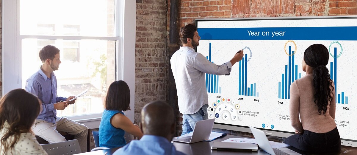 Monitor OPTOMA 3861RK 86 3840x2160px wyświetlacz cale funkcjonalność matryca odświeżanie reakcja złącza rozdzielczość ekran biuro dom praca rozrywka USB wideo audio Ultra HD 4K dotykowy LED jasność kontrast