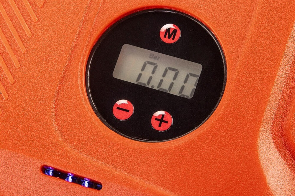 Urządzenie rozruchowe NEO Jump Starter 1.4Ah wyswietlacz cyfrowy intuicyjny czytelny wygodna kontrola nad urzadzeniem monitorowanie parametrow na biezaco pelna kontrola