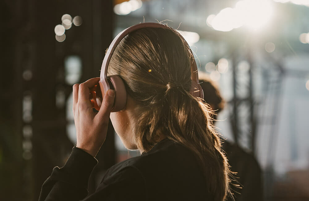 SŁUCHAWKI NAUSZNE FRESH N REBEL CODE ANC waga miękkie wchłanianie wilgoci