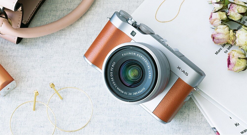 Aparat FUJI X-A5 matryca nagrywanie filmy zdjęcia cechy 4k rozdzielczość ekran pokrętła łączność obudowa bagnet montaż