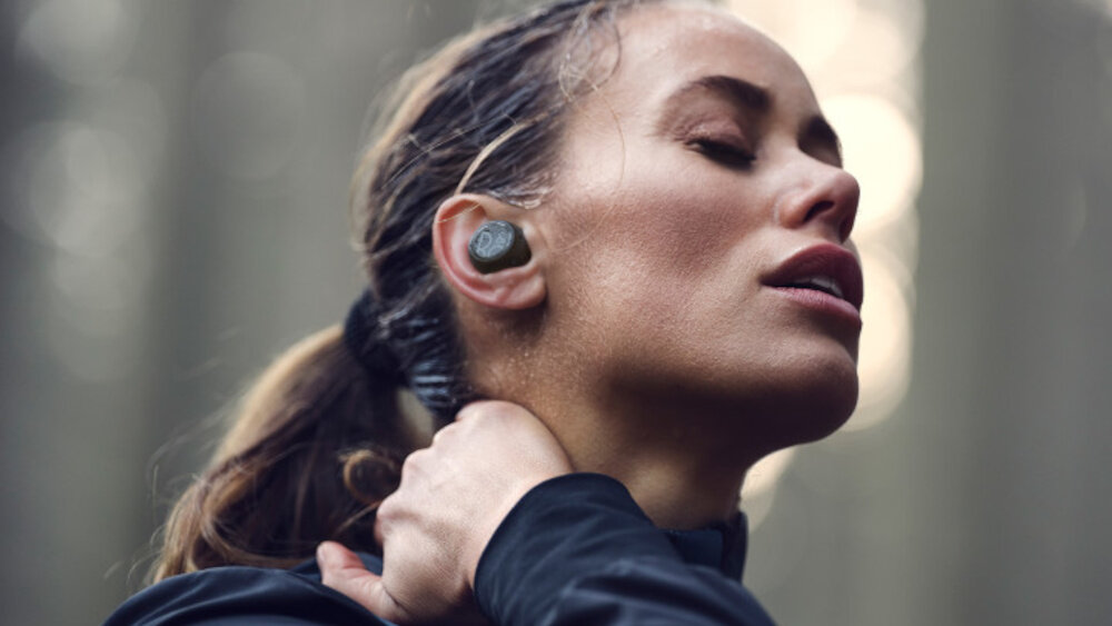 Słuchawki dokanałowe BANG & OLUFSEN Beoplay E8 Sport  - intuicyjne sterowanie