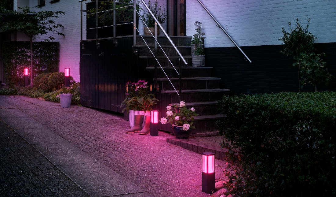 Oprawa zewnetrzna PHILIPS HUE Impress Czarny aplikacja tryb Home or Away funkcja geolokalizacji