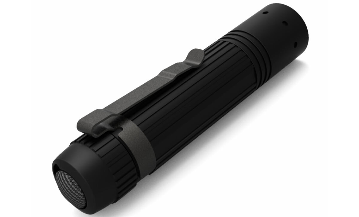 Latarka LEDLENSER Solidline ST6R Czarny, dioda, LED, Xtreme, boost, na białym tle latarka od strony klipsa frontem prawo skos