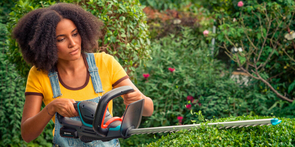 Nożyce do żywopłotu GARDENA ComfortCut 50-18 P4A 14730-20 akumulatorowe innowacyjne narzedzie ogrodowe precyzyjne wygodne przycinanie zywoplotu efektywne wygodne w uzytkowaniu akumulatorowe
