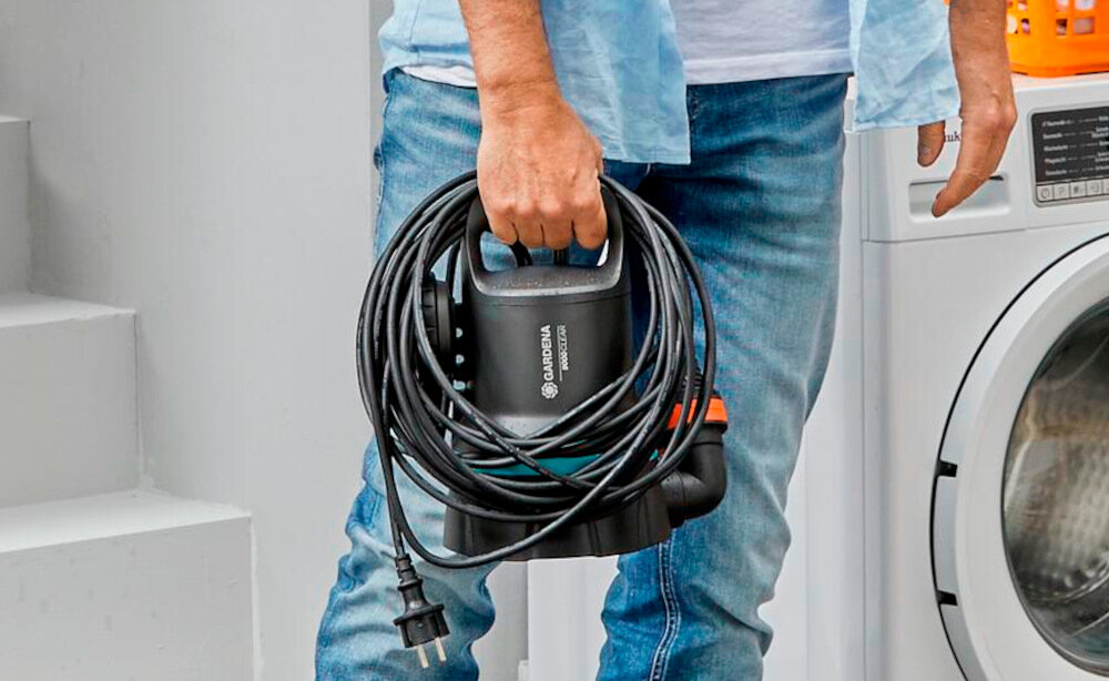 Pompa do wody GARDENA 09030-20 elektryczna do wod czystej wydajnosc do 9000 l/h silnik moc 300 W
