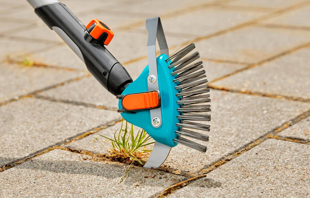 Skrobak GARDENA 3w1 Combisystem 03608-20Skrobak GARDENA 3w1 Combisystem 03608-20 wygodne sprzatanie zadbany chodnik wszechstronne narzedzie