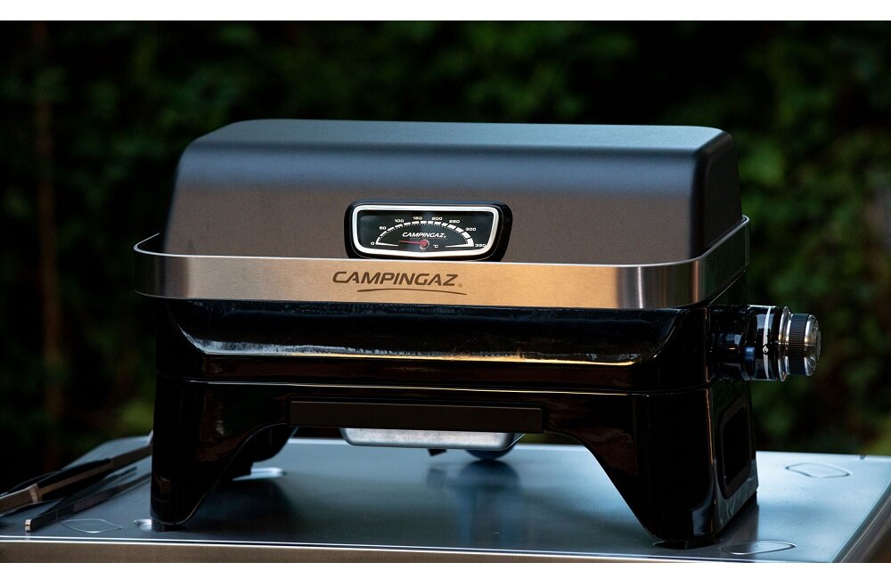 Grill gazowy Campingaz ATTITUDE 2GO Nowoczesny design czarna pokrywa utrzymanie wysokiej temperatury.
