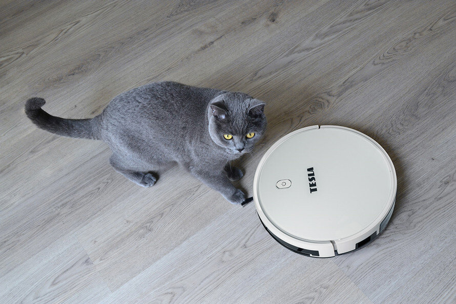 Robot sprzątający TESLA RoboStar IQ300 filtracja filtr hepa