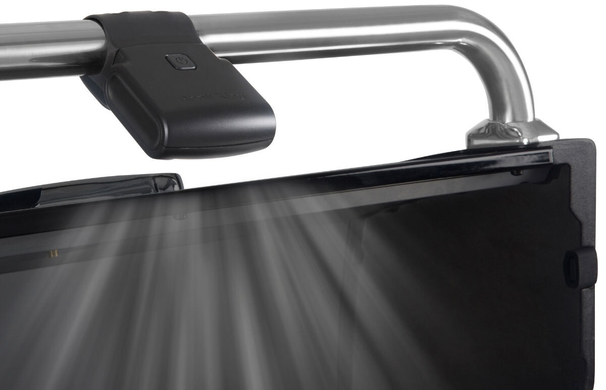 Latarka do rusztu BROIL KING 60934, diody, LED, energia, wydajność, Broil King LED Grill Light zamontowany na rurce grilla, oświetla ekran grilla jasnym białym światłem podczas otwierania pokrywy.