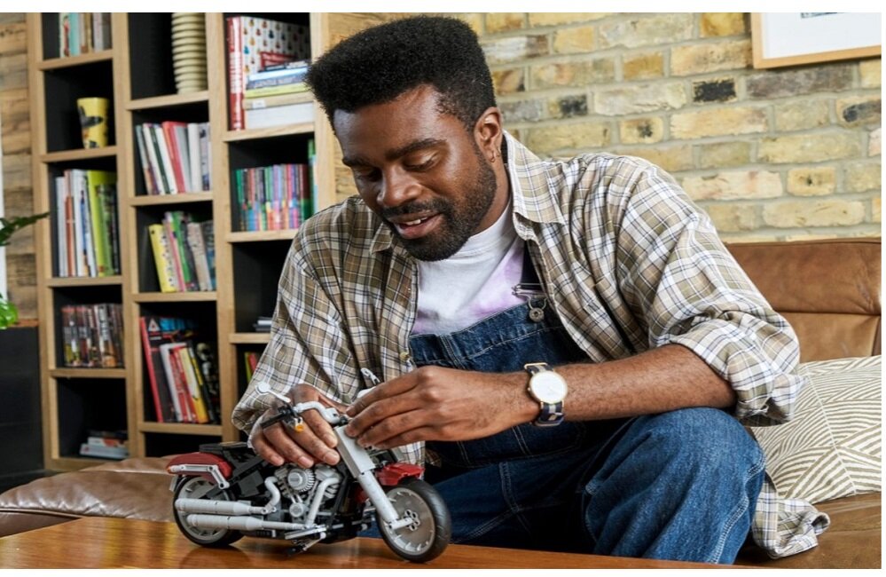 LEGO Creator Harley Davidson Fat Boy 10269  kreatywna zabawa prawidłowy rozwój merytoryczny dziecka klocki figurki minifigurki bez zasilania klasyczna zabawa wysoka jakość lego wielogodzinna zabawa 