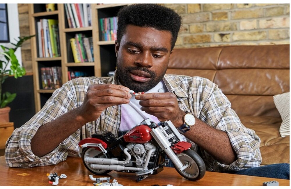 LEGO Creator Harley Davidson Fat Boy 10269  kreatywna zabawa prawidłowy rozwój merytoryczny dziecka klocki figurki minifigurki bez zasilania klasyczna zabawa wysoka jakość lego wielogodzinna zabawa 