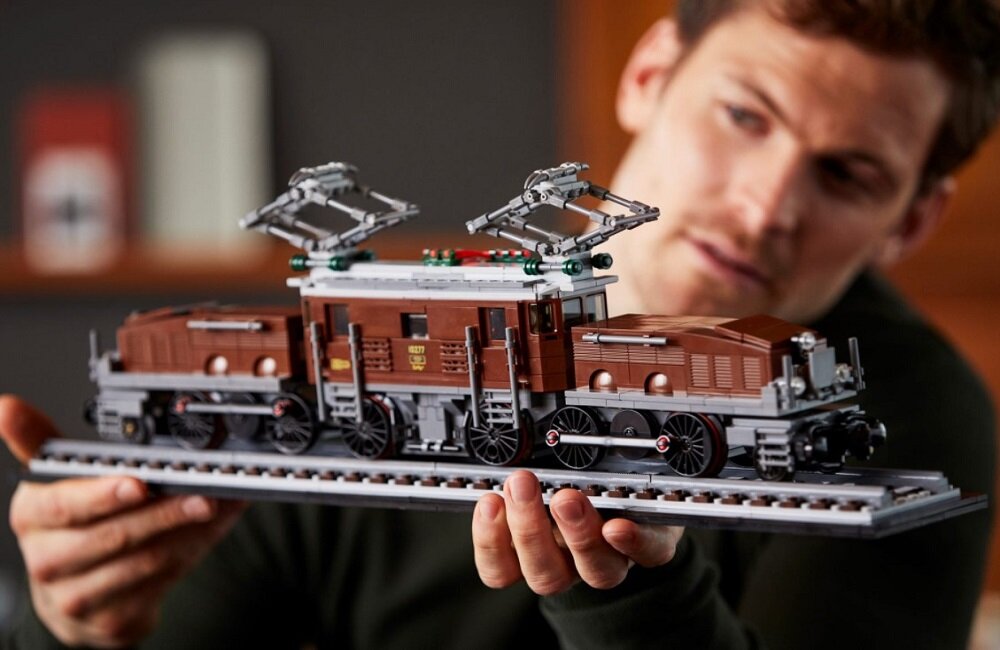 LEGO Creator Lokomotywa Crocodile 10277 Prawdziwa gratka dla wszystkich miłośników kolei przeznaczony jest dla dorosłych użytkowników