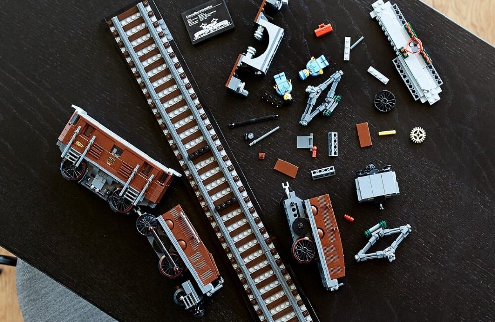 LEGO Creator Lokomotywa Crocodile 10277 Bogactwo misternych detali 1271 elementów bardzo realistyczna replika