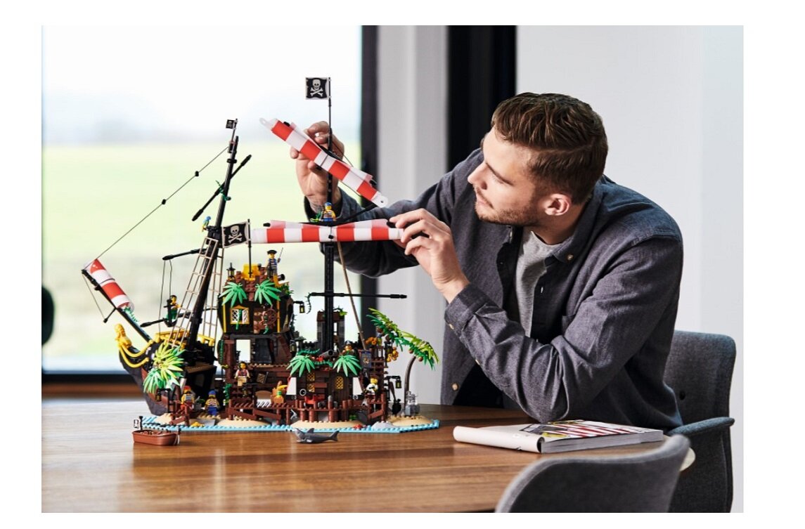 LEGO Ideas Piraci z Zatoki Barakud 21322 kreatywna zabawa prawidłowy rozwój merytoryczny dziecka klocki figurki minifigurki bez zasilania klasyczna zabawa wysoka jakość lego wielogodzinna zabawa