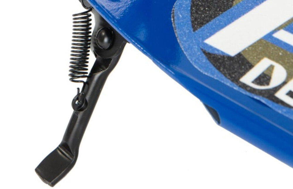 Hulajnoga PB Damper Niebieski zbliżenie na stopkę aktywny tryb życia sprawne przemieszczanie się regulowana kierownica duże kółka lekka konstrukcja możliwość składania rekreacja funkcjonalność komfortowa i bezpieczna jazda składana stopka wytrzymała nóżka w centralnym punkcie ciężkości