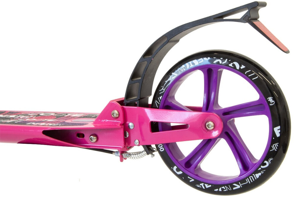 Hulajnoga PB Damper Różowy zbliżenie na tylny hamulec podwójny system hamulcowy hamulec ręczny i nożny amortyzator tłumi drgania komfort stabilność bezpieczeństwo ułatwia manewrowanie