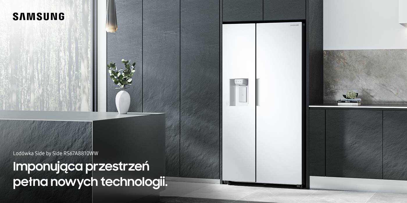 Lodówka Samsung w białym kolorze w nowoczesnej kuchni z wyspą Lodówka Samsung w białym kolorze w nowoczesnej kuchni z wyspą