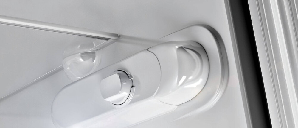 INDESIT-LI7-S1E-S lodówka cicho silent cooling otwarcie drzwi świeżość