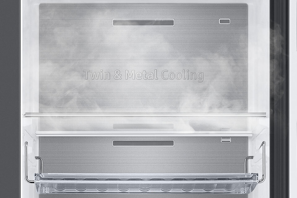 Zbliżenie na fragment lodówki z Metal Cooling Zbliżenie na fragment lodówki z Metal Cooling